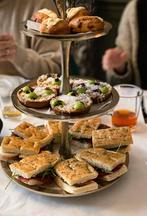 Elegante Champagnekleurige Etagère 51 cm hoog - 3 Niveaus, Ophalen, Gebruikt