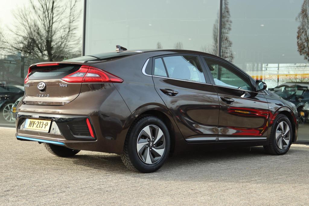 HYUNDAI IONIQ 1.6 GDi COMFORT AUT. | CARPLAY | ACC | CAMERA, Auto's, Hyundai, 1345 kg, Stof, Gebruikt, Euro 6