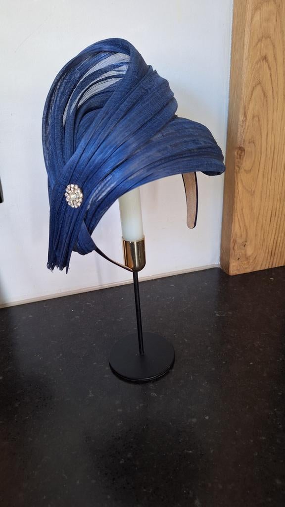 Elegante blauwe fascinator met strass detail, Kleding | Dames, Hoeden en Petten, Hoed, Nieuw, Onbekend, One size fits all