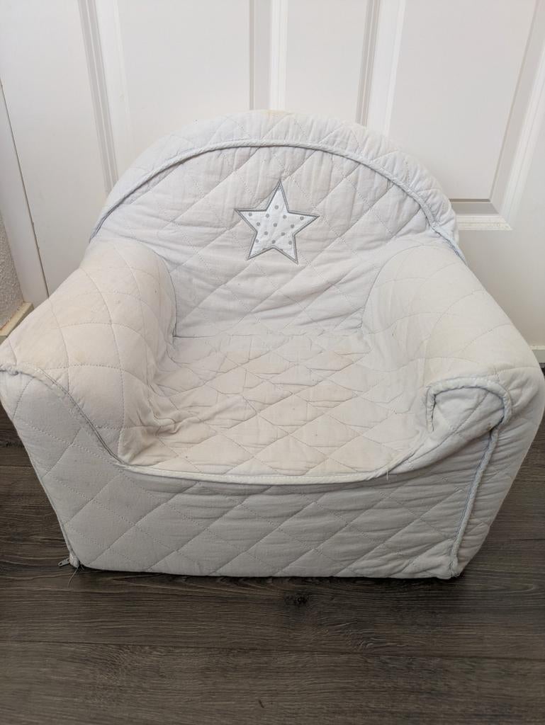 Klein stoeltje van schuimrubber, Ophalen, Gebruikt, Wit