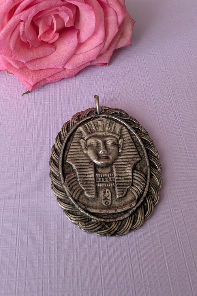 Farao grote metalen hanger, vintage, Overige materialen, Overige voorstellingen, Ophalen of Verzenden, Zo goed als nieuw