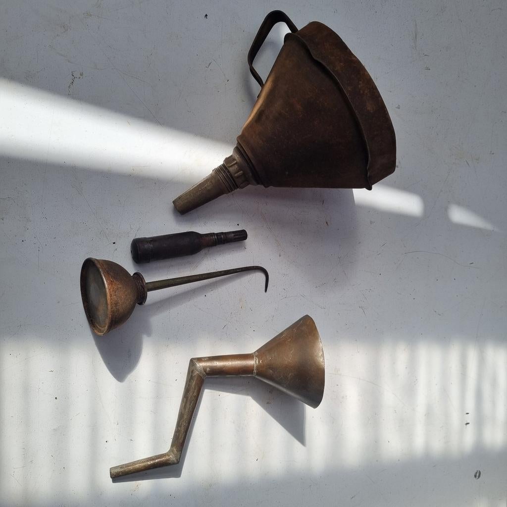 Olie kavel met vetspuit , leuk decoratief of bij oude auto's, Ophalen, 10 cm of meer, Overige materialen