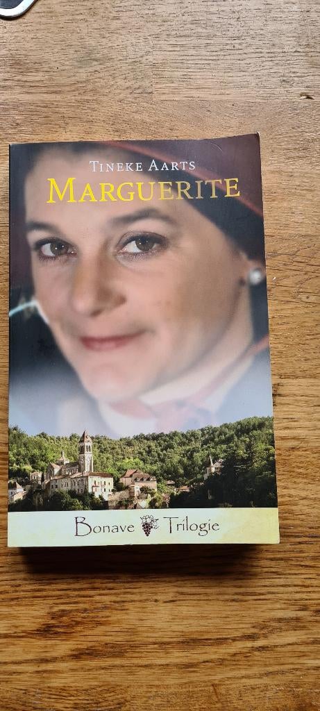 Boek Marguerite. Tineke Aarts. Bonave Trilogie, Boeken, Ophalen, Zo goed als nieuw, Tineke Aarts