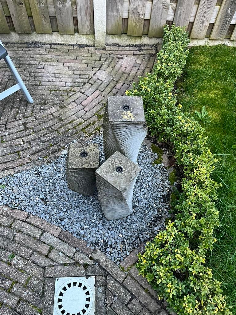 Waterfontein, Ophalen, Zo goed als nieuw, Beton, Waterornament