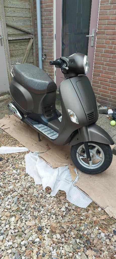 IICO Bellagio Scooter 25 km/h, Fietsen en Brommers, Zo goed als nieuw, Benzine, Ophalen, Overige merken