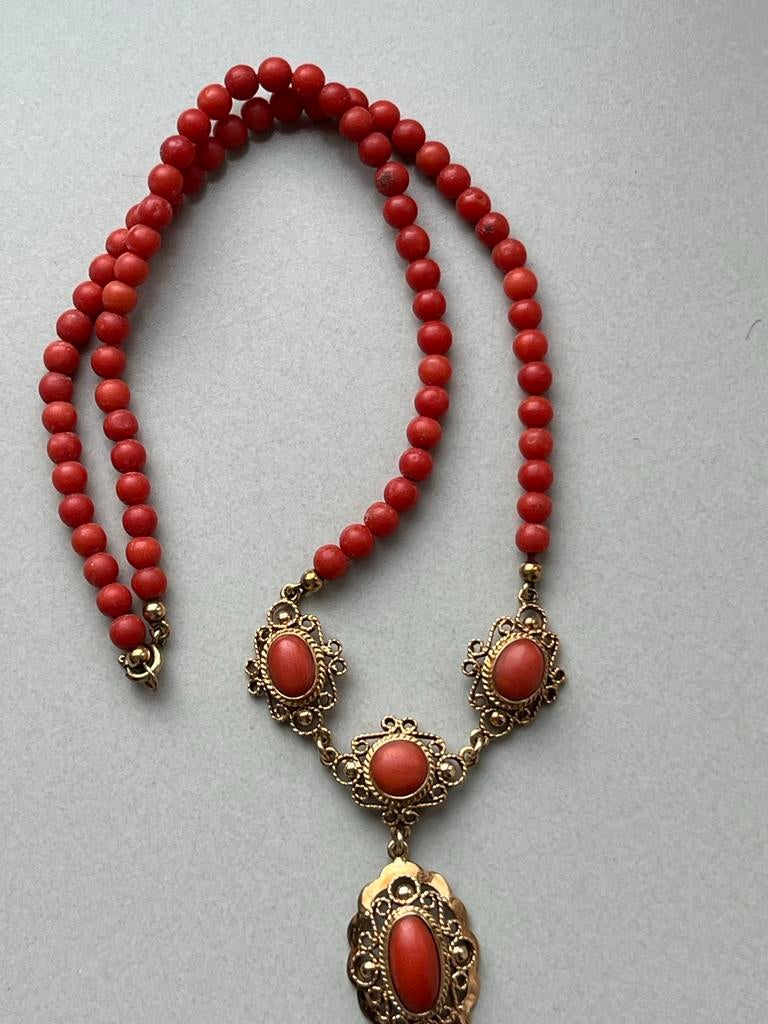 Antiek gouden collier met bloedkoraal, gekeurd 585, Sieraden, Tassen en Uiterlijk, Kettingen, Verzenden, Zo goed als nieuw, Met edelsteen