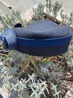 Blauw dophoedje maat 57, Kleding | Dames, Hoeden en Petten, Verzenden, Zo goed als nieuw, 56 of 57 cm (M, 7 of 7⅛ inch), Hoed