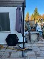 Grote parasol. Kan nog makkelijk een ronde mee, Tuin en Terras, Parasols, Ophalen of Verzenden, Zo goed als nieuw, Parasolvoet