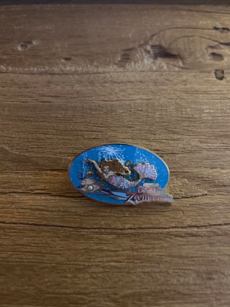 Efteling Pin De Kleine Zeemeermin, Verzamelen, Efteling, Ophalen of Verzenden, Zo goed als nieuw, Button of Speldje