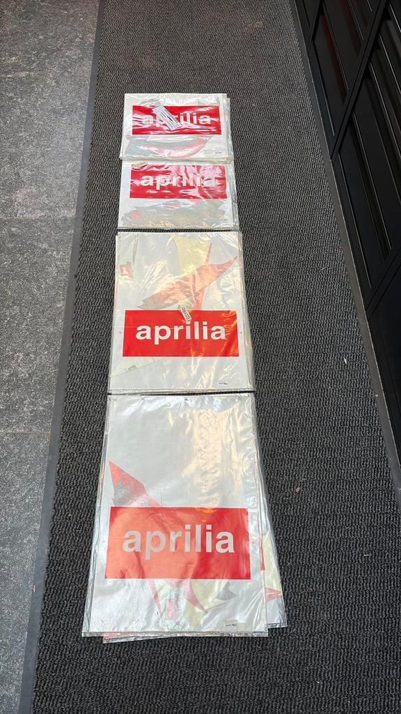 Aprilia RS 50 originele stickersets nieuw, Fietsen en Brommers, Brommeronderdelen | Algemeen, Nieuw, Ophalen of Verzenden