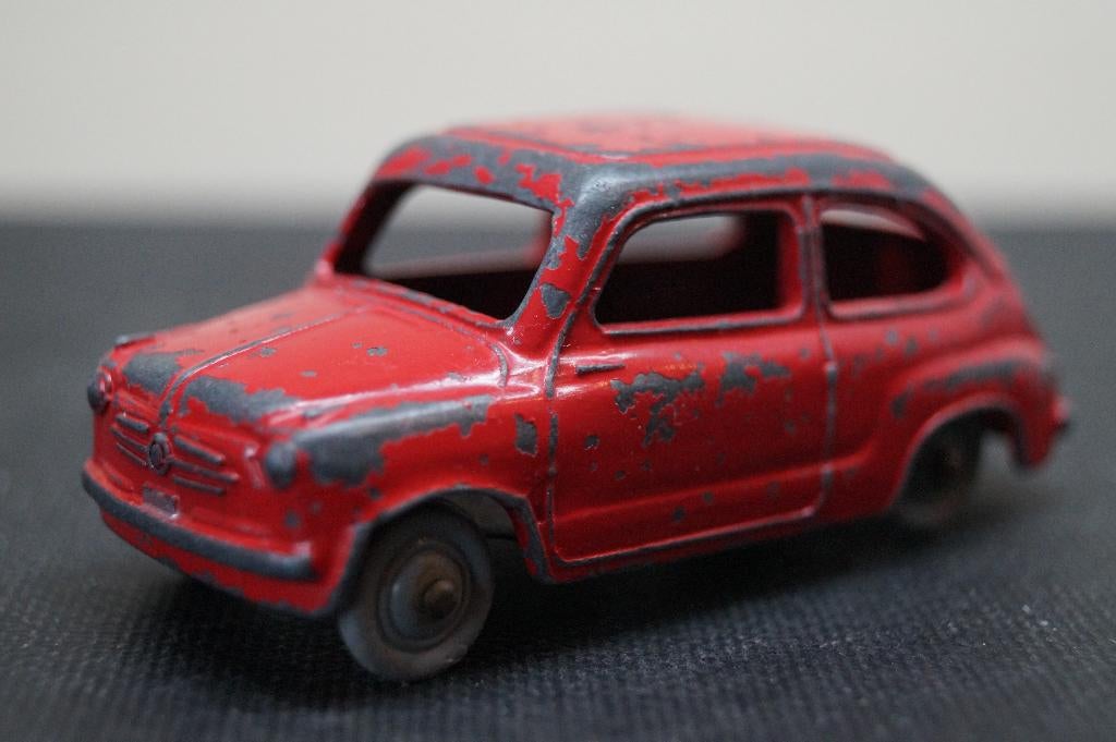 Dinky toy 183 Fiat 600 ca 1960 rood. Geen Atlas!!, Hobby en Vrije tijd, Modelauto's | 1:43, Gebruikt, Auto, Dinky Toys, Verzenden