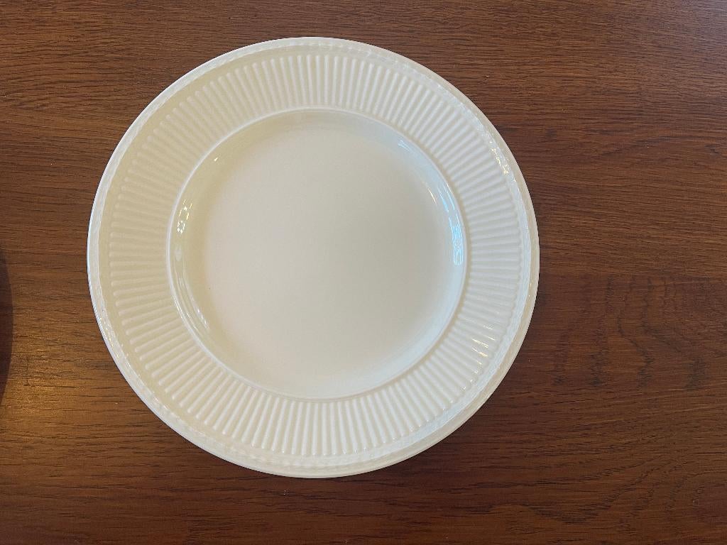 "Wedgwood Edme Plain"  'Ontbijtbord'  Ruim 23 cm Nieuw, Huis en Inrichting, Nieuw, Ophalen of Verzenden, Bord(en), Overige stijlen