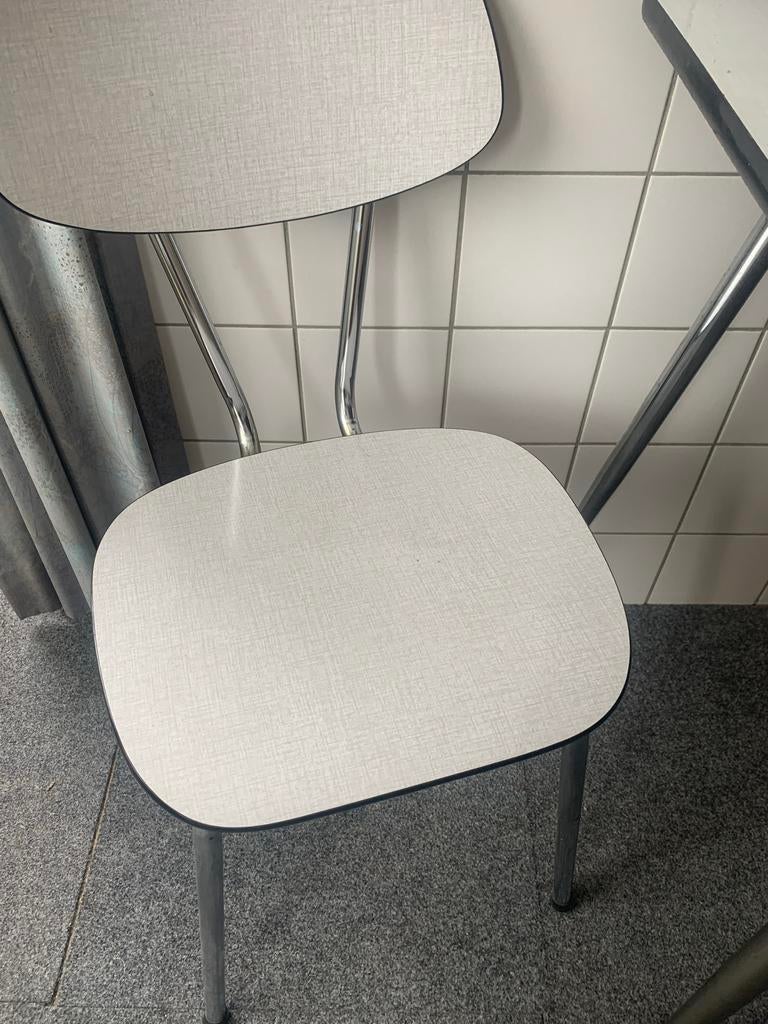 Vintage keukenset: tafel en 2 stoelen, Huis en Inrichting, Tafels | Eettafels, Ophalen, Gebruikt, Tot twee personen, 50 tot 100 cm