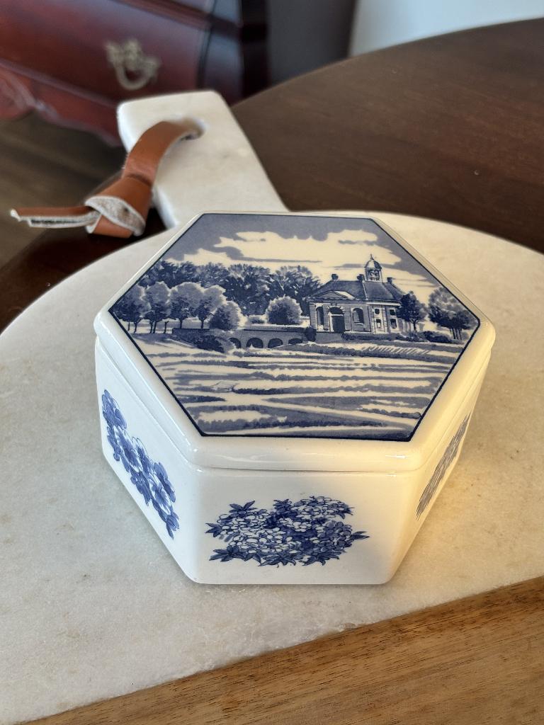 Porseleinen dekschaal doosje blauw wit Regina Delfts, Antiek en Kunst, Ophalen of Verzenden