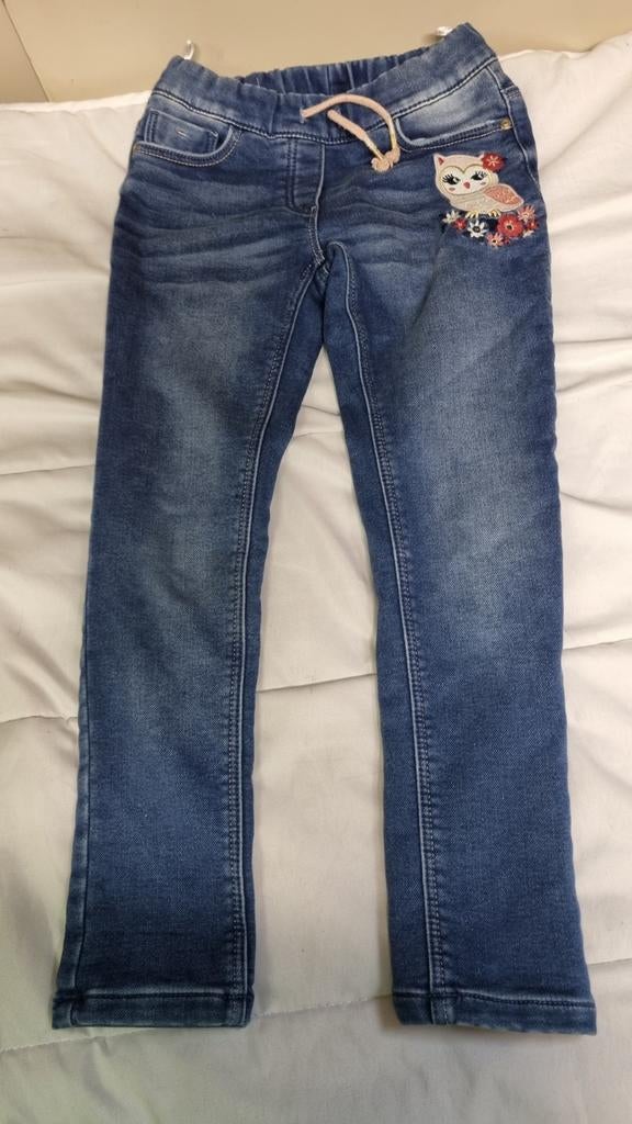 Spijkerbroek met uil applicatie maat 128 gedragen, Broek, Gebruikt, C&A., Meisje