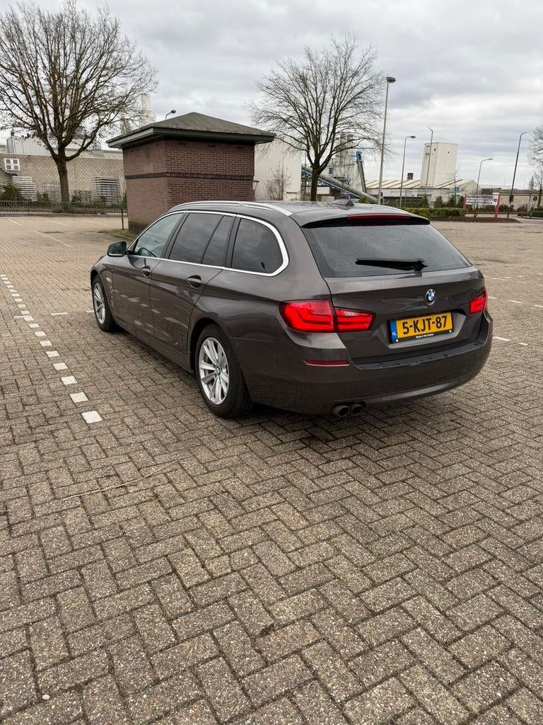 BMW 5-Serie 520I 135KW Touring Aut8 2013 Bruin, Achterwielaandrijving, 4 cilinders, Stationwagon, Particulier