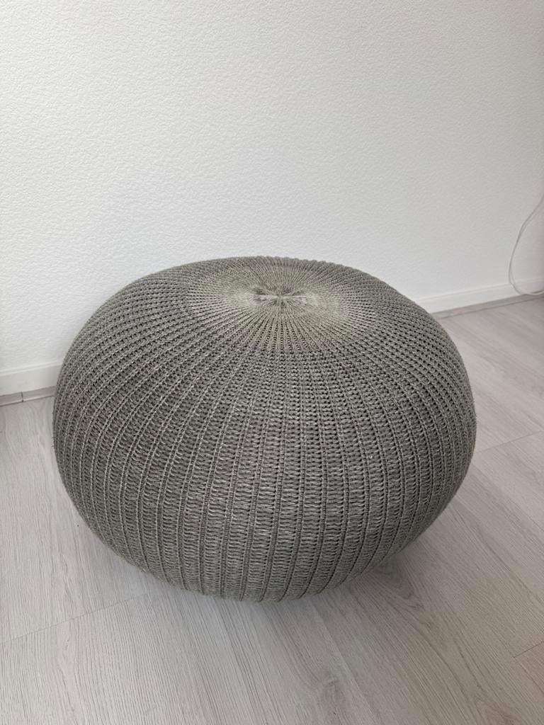 Heerlijke poef van ikea (sandared)- als nieuw., Huis en Inrichting, Banken | Voetenbanken en Poefen, Ophalen, Zo goed als nieuw