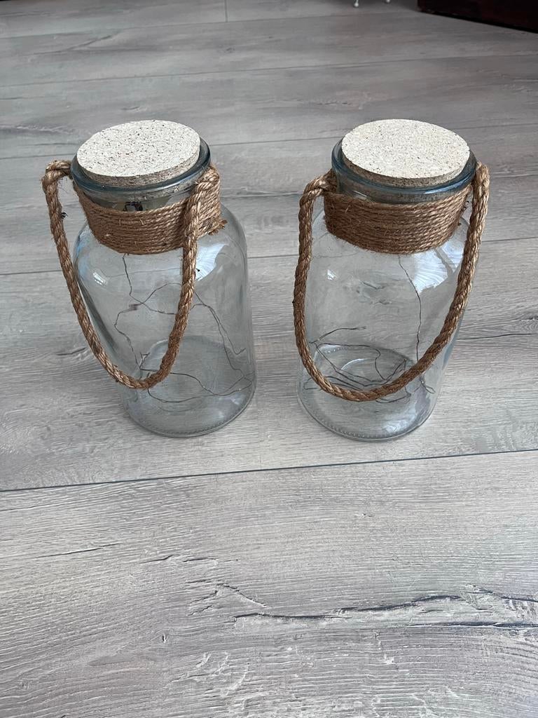 2 decoratieve glazen potten/vazen met kurkdop en lampjes, Huis en Inrichting, Woonaccessoires | Vazen, Ophalen, Gebruikt, Overige kleuren