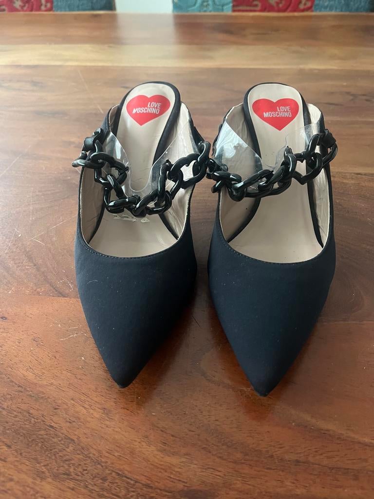 Love Moschino. Muiltjes, maat 37, Zwart, Zo goed als nieuw, Sandalen of Muiltjes, Ophalen of Verzenden