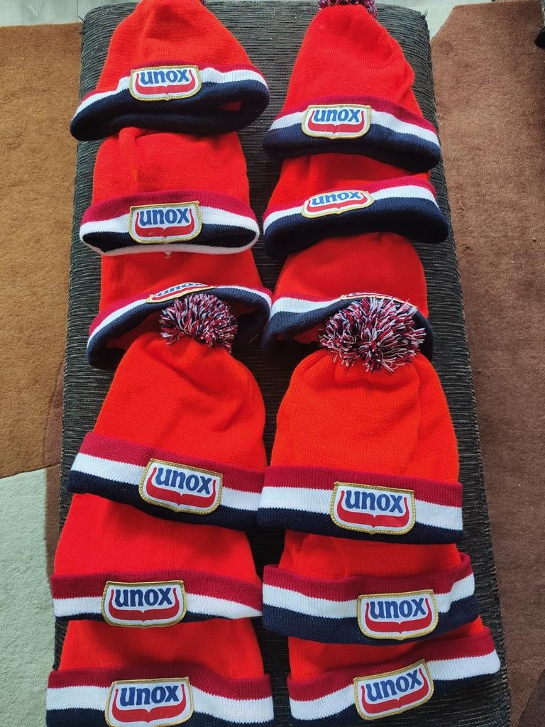 12 Unox mutsen ZGAN €5 per stuk  voor WK voetbal- Koningsdag, Ophalen of Verzenden, Zo goed als nieuw, Sjaal