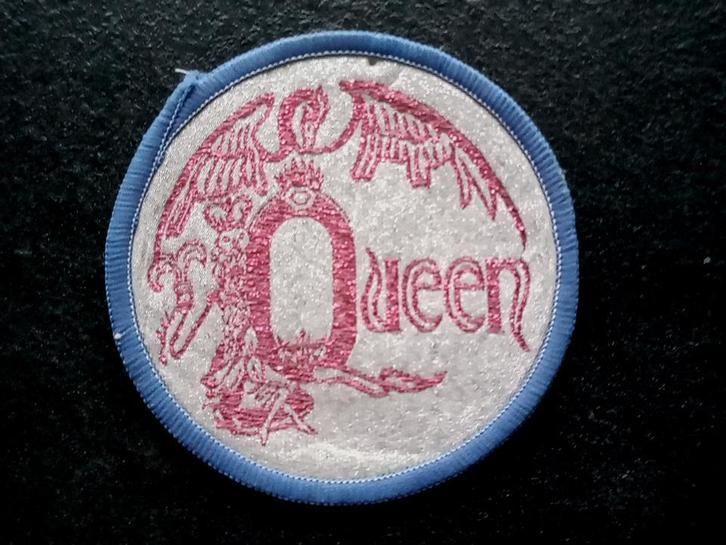 Queen mooie en zeldzame 1977 fanclub patch qu12, Verzamelen, Muziek, Artiesten en Beroemdheden, Zo goed als nieuw, Kleding, Verzenden