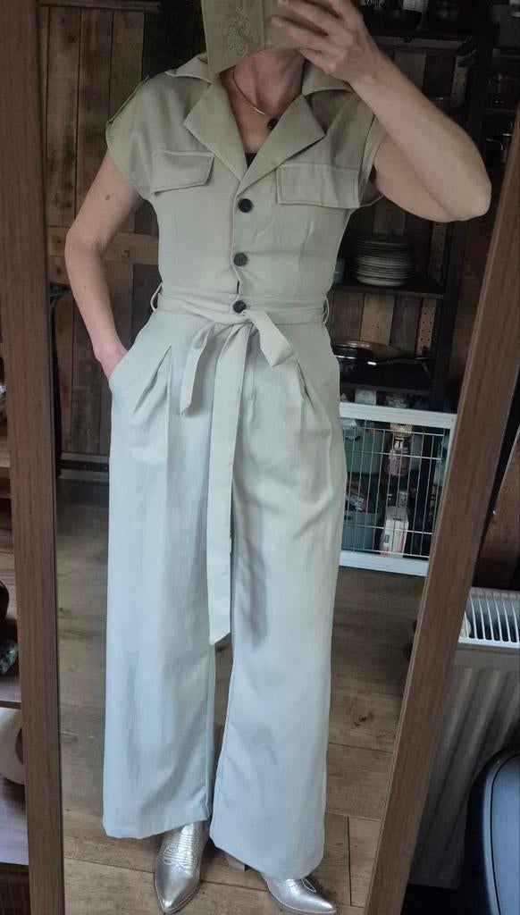 Leuke beige jumpsuit maat S, Kleding | Dames, Jumpsuits, Ophalen of Verzenden, Zo goed als nieuw, Maat 38/40 (M), Beige