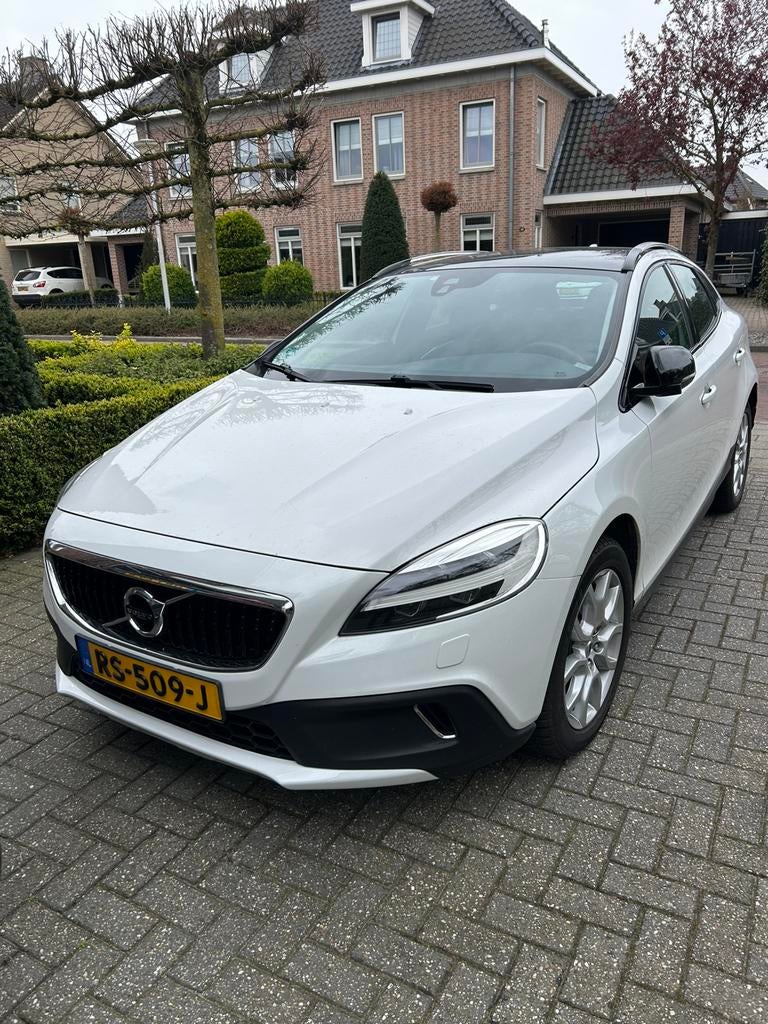 Volvo V40 CC Nordic + Luxury Line NAP en recent APK en Beurt, Voorwielaandrijving, 4 cilinders, Wit, Particulier
