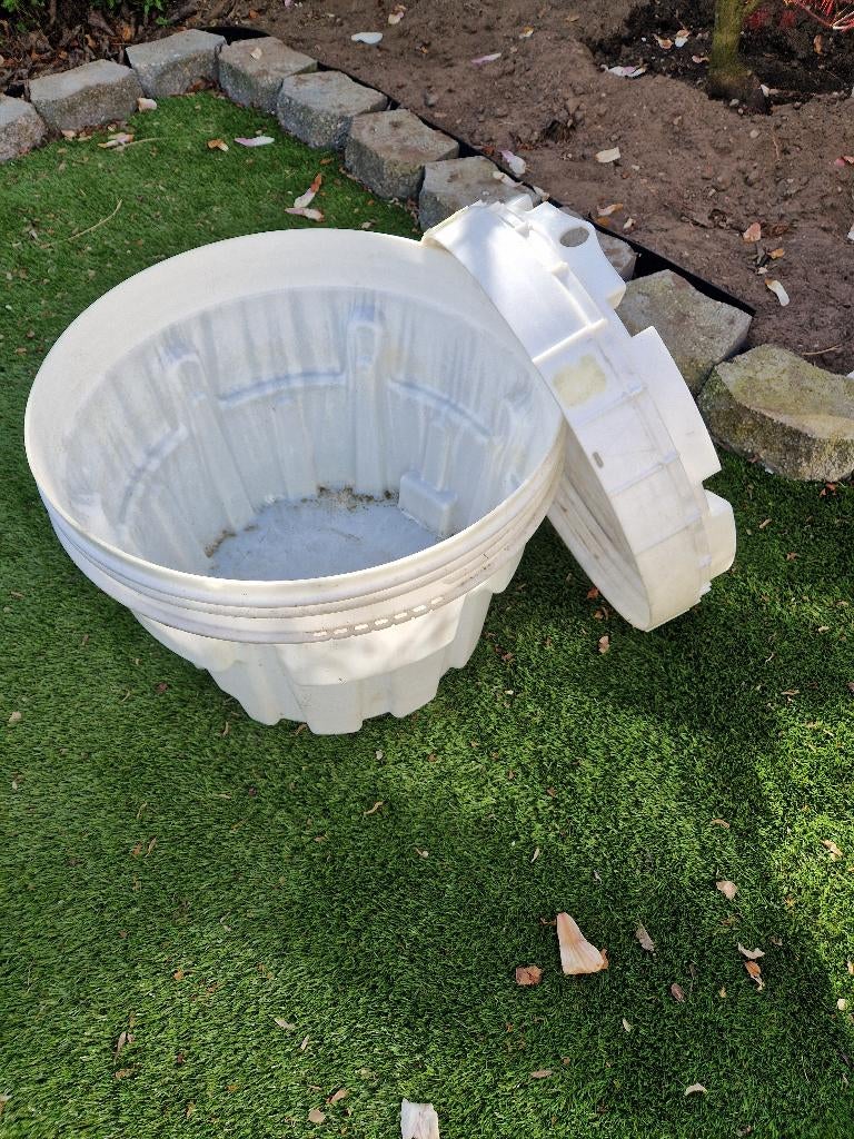 Kunststof bak met schroefdeksel, Doe-het-zelf en Verbouw, Kratten en Dozen, Ophalen, Gebruikt, 40 tot 60 cm, 50 tot 75 cm