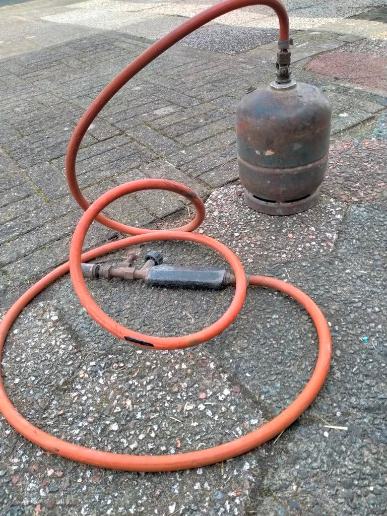 Gasfles met slang en Brander., Ophalen, Gebruikt