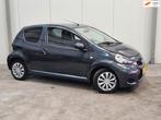 Toyota Aygo 1.0-12V Dynamic Navigator | Airco | Nieuwe APK, Voorwielaandrijving, Euro 5, Stof, Gebruikt