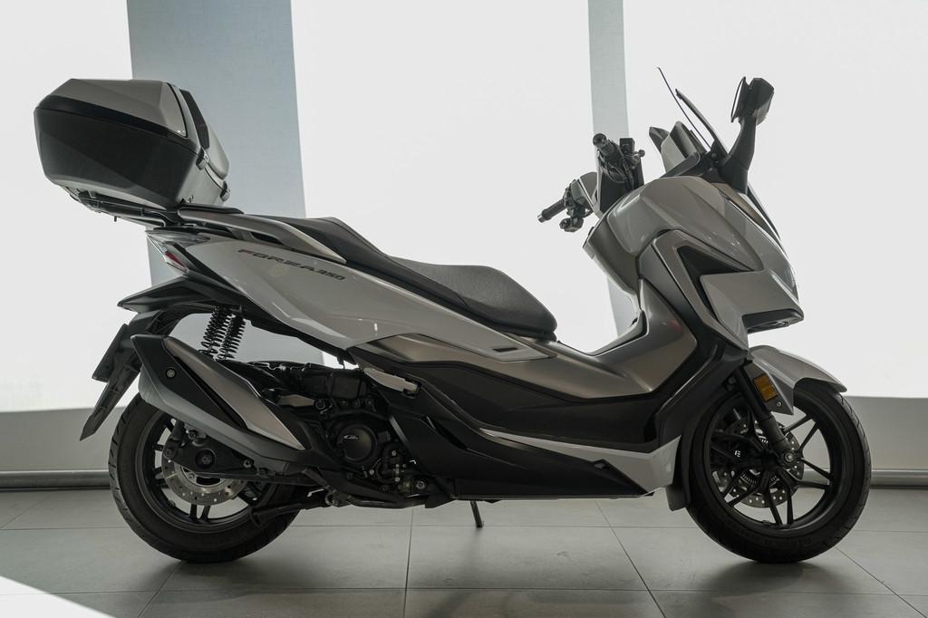 Honda NSS 350 FORZA (bj 2022), Motoren, Motoren | Honda, Scooter, Honda Benelux, Beechavenue 54
1119 PW  SCHIPHOL-RIJK, 12 t/m 35 kW