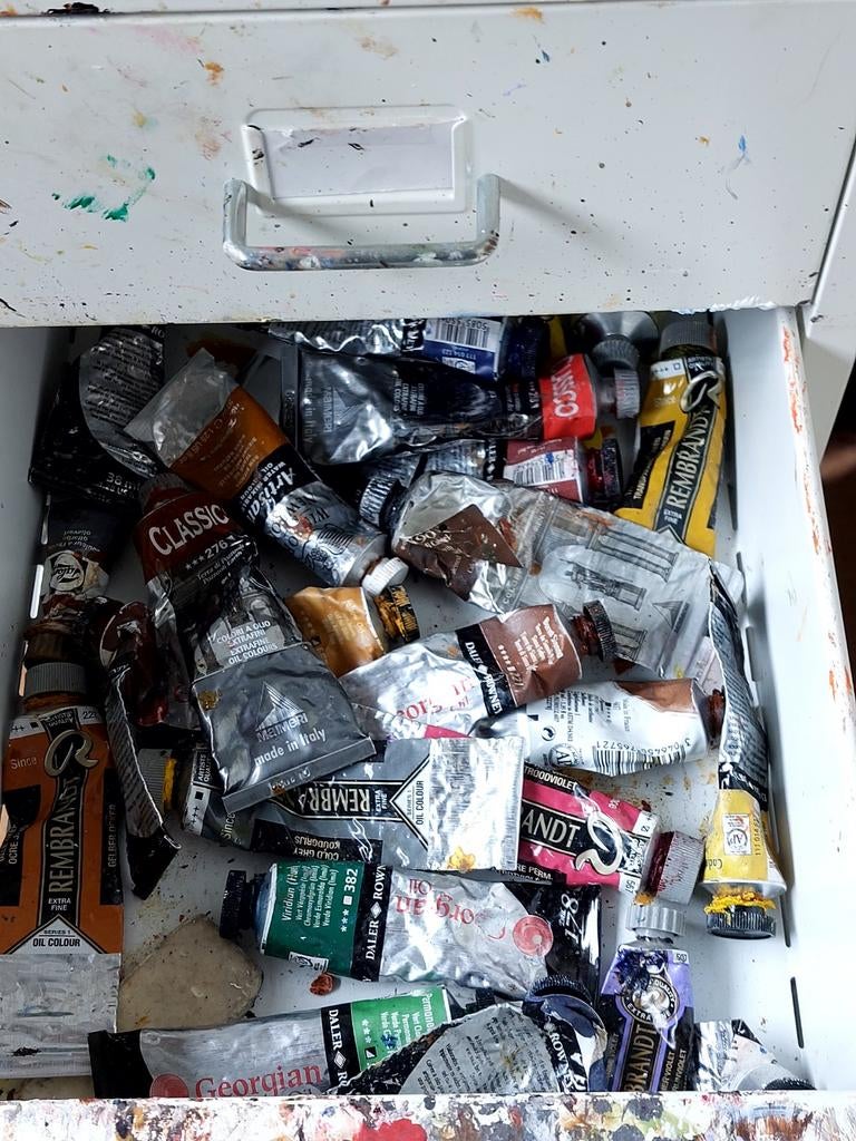 Diverse olieverf en penselen met ladekast, Hobby en Vrije tijd, Ophalen of Verzenden