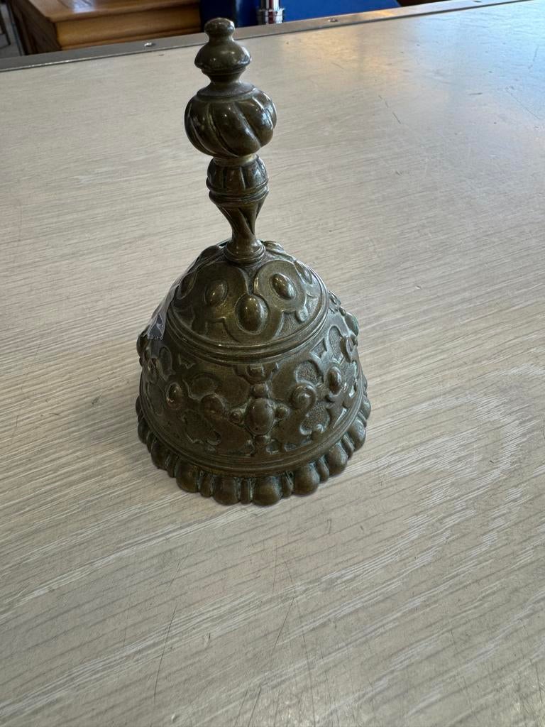 Antieke Bronzen Bel met Rijk Versierd Oppervlak, Antiek en Kunst, Antiek | Overige Antiek, Ophalen of Verzenden