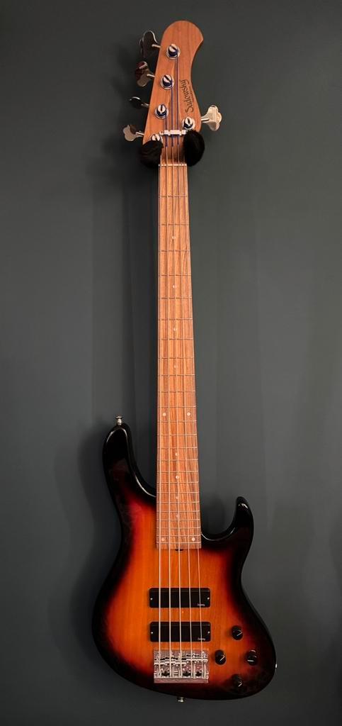 Sadowsky MetroExpress Modern 24-5 met upgrades, Muziek en Instrumenten, Snaarinstrumenten | Gitaren | Bas, Zo goed als nieuw, Ophalen