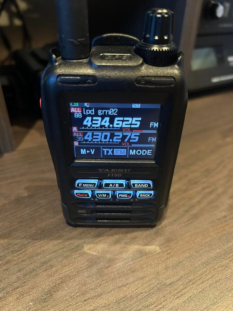 Yaesu ft-5de porto als nieuw, Ophalen of Verzenden, Zo goed als nieuw, 15 km of meer, Portofoon of Walkie-talkie
