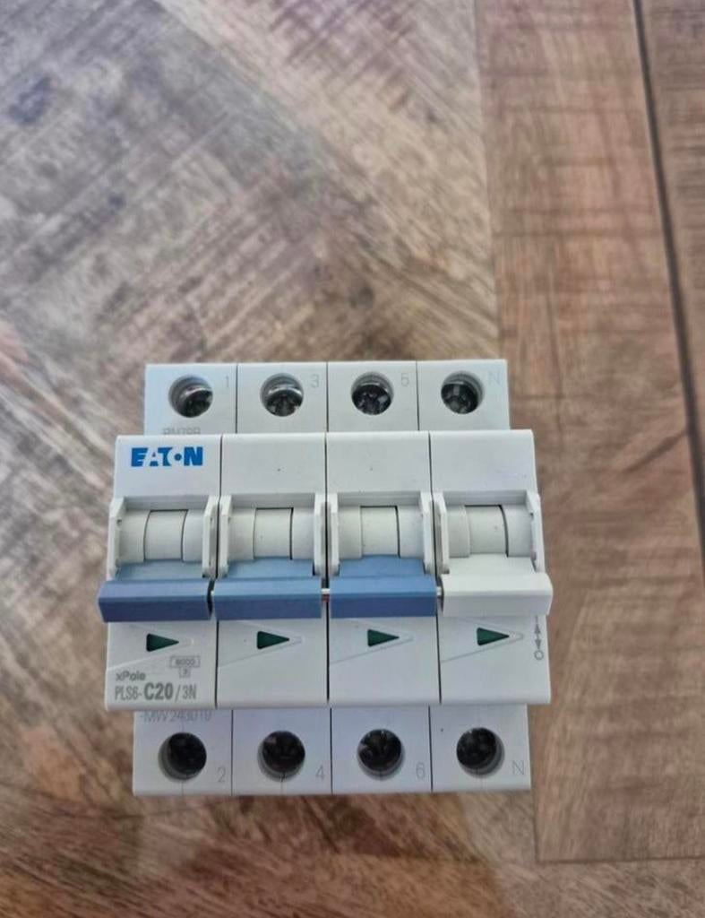 Eaton C20 3 fase installatieautomaat, Ophalen of Verzenden