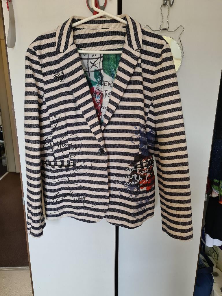 Desigual Colbertje maat 42, Overige kleuren, Maat 42/44 (L), Ophalen of Verzenden, Zo goed als nieuw