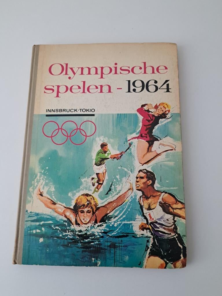 Olympische Spelen 1964 Innsbruck-Tokio Boek, Boeken, Ophalen of Verzenden, Gelezen, Jan Koome (redactie), B.J. Groesbeek (illustraties)