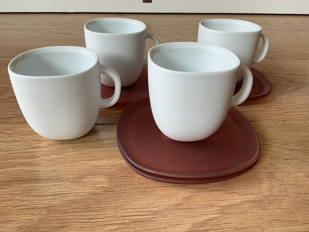 Nespresso Federica Biasi kopjes met schotels (4 stuks), Keramiek, Ophalen of Verzenden, Zo goed als nieuw, Overige stijlen