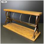 Oude papierrolhouder, Ophalen