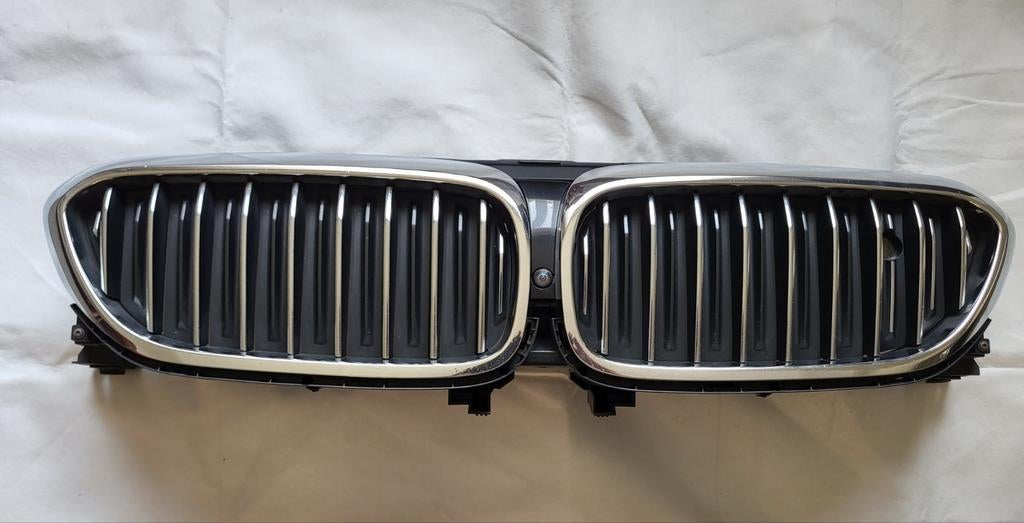 G30 G31 BMW VOORFRONT GRILL / NIEREN  CAMERA NIGHT VISION, Auto-onderdelen, Gebruikt, Voor, Ophalen of Verzenden, Bumper