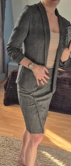 Mooie grijze mantelpak met rok - maat 38/M, Maat 38/40 (M), Kostuum of Pak, Ophalen of Verzenden, Grijs