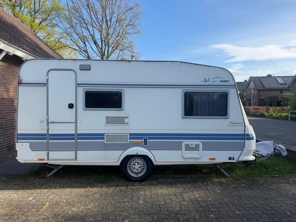Hobby Elegance 10P, super complete en nette caravan, Standaardzit, Omvormbare zithoek, Hobby, 750 - 1000 kg