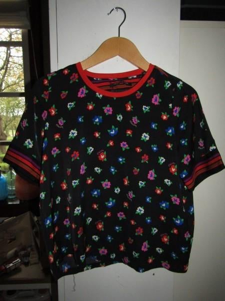 G119 MAISON SCOTCH mt S top shirtje zwart rood top, Verzenden, Zwart, Maison Scotch, Zo goed als nieuw