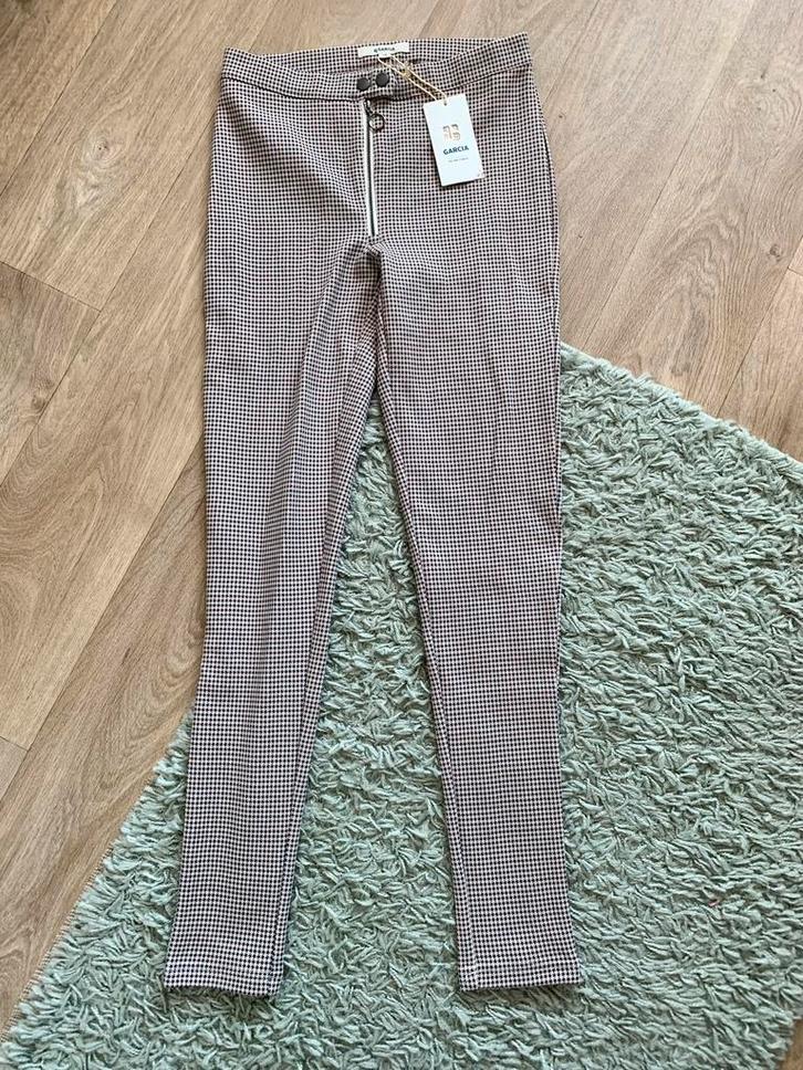 TE KOOP: mooie stretchbroek van García maat 176 NIEUW, Kinderen en Baby's, Kinderkleding | Maat 176, Nieuw, Meisje, Broek, Ophalen of Verzenden