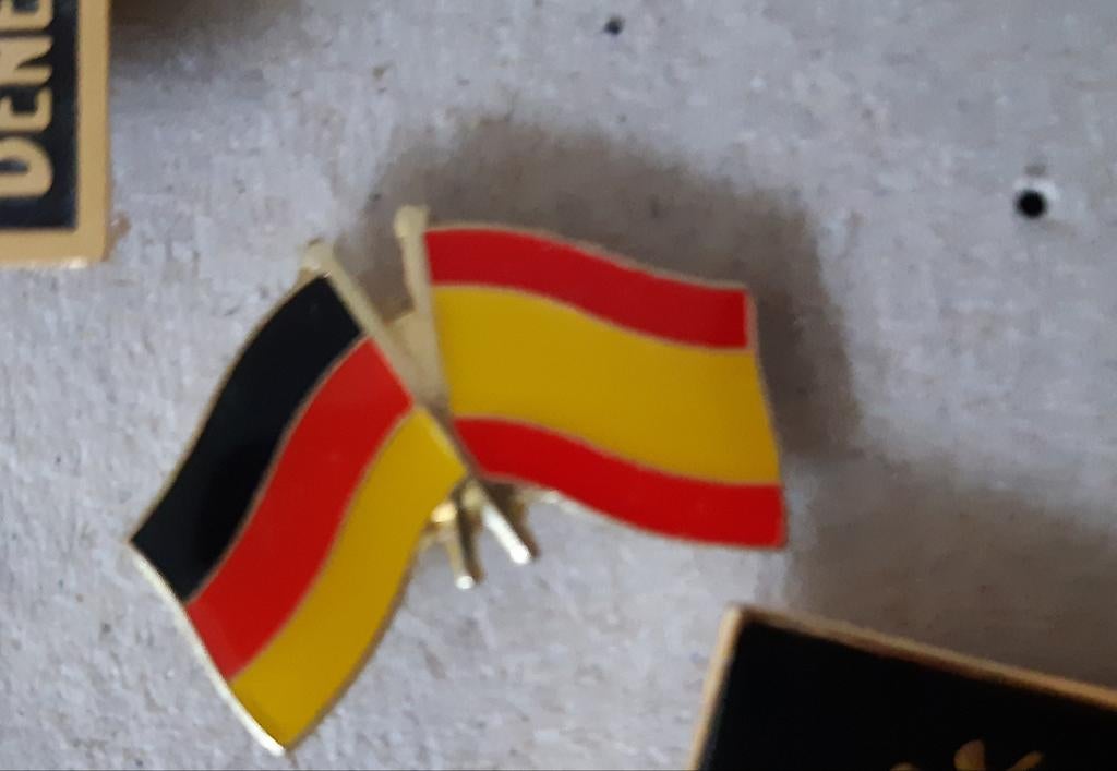 Pin vlaggen van Duitsland en Spanje, Verzamelen, Speldjes, Pins en Buttons, Ophalen of Verzenden, Nieuw, Sport, Speldje of Pin