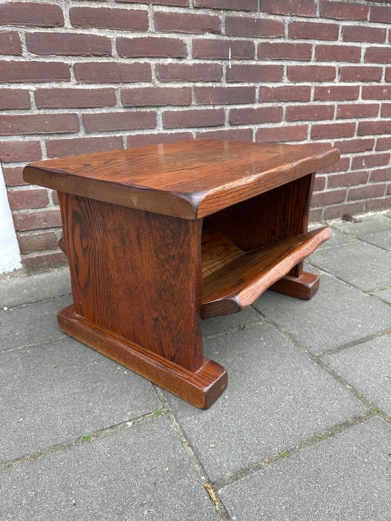 Vintage houten bijzettafel met krantenbak, Gebruikt, 55 tot 75 cm, Rechthoekig, Hout