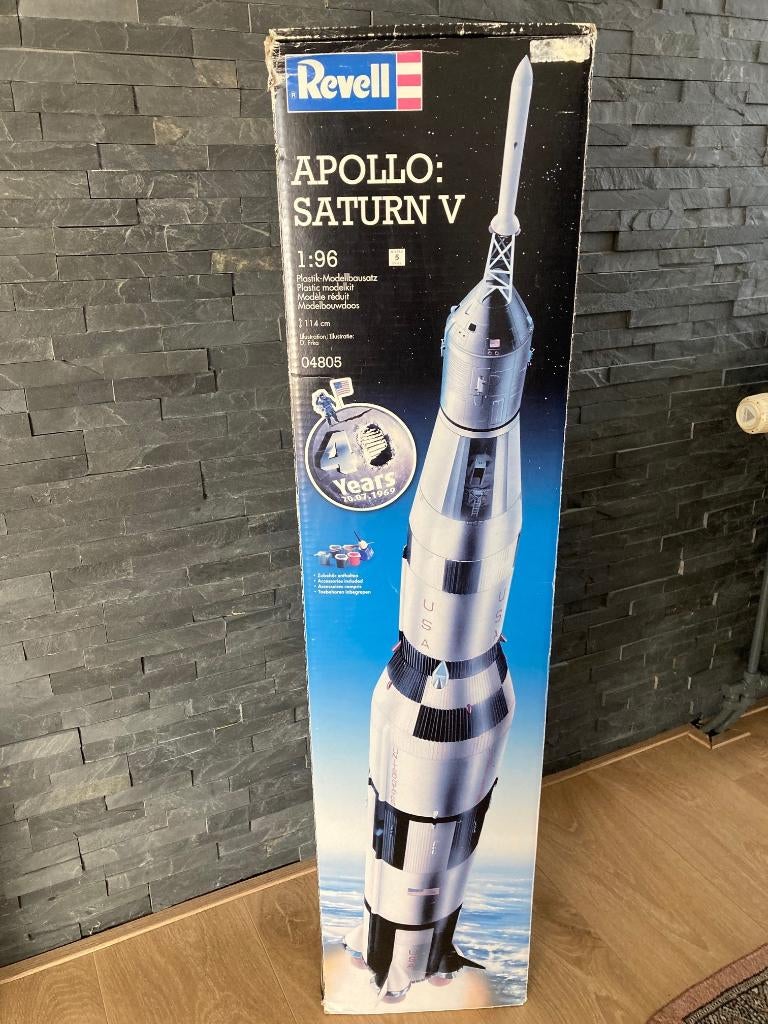 Apollo Saturn V.  Verzamelobject uit 2009, Ophalen, Nieuw, Groter dan 1:32