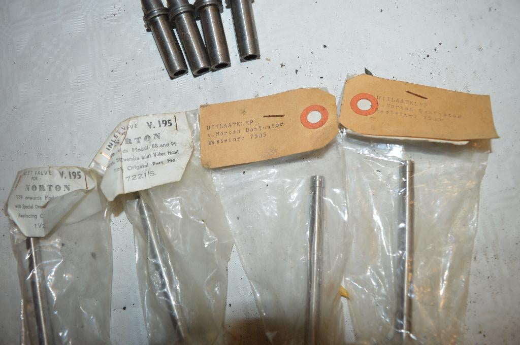 triumph-norton-bsa-ariel-ajs-villiers-royal enfield-douglass, Motoren, Ophalen of Verzenden, Gebruikt