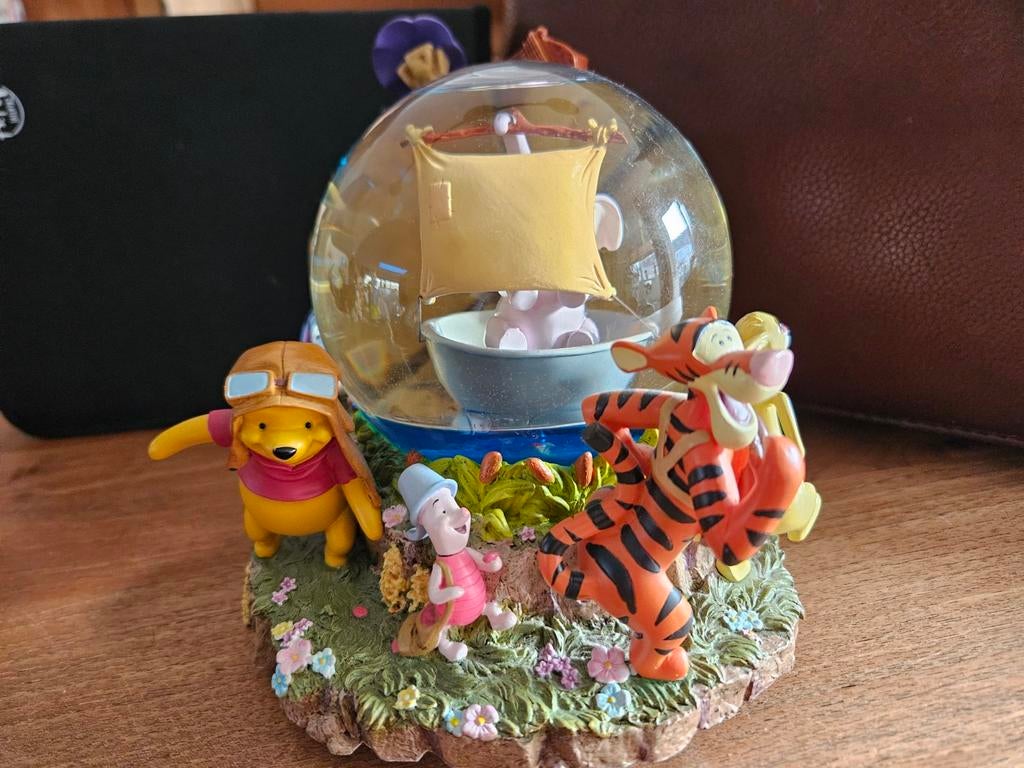 Disney Winnie de Poeh snowglobe, Verzamelen, Disney, Ophalen of Verzenden, Winnie de Poeh of vrienden, Beeldje of Figuurtje